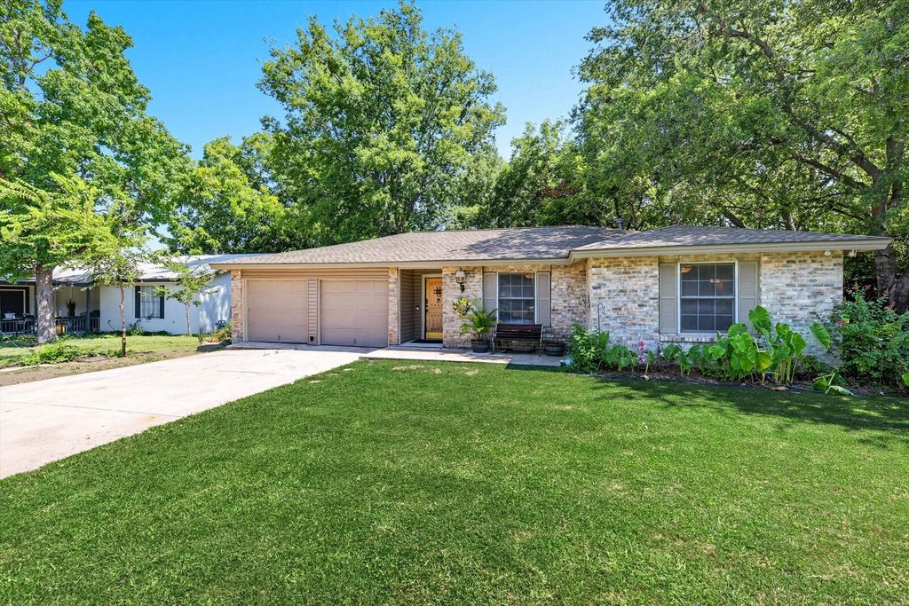 3705 Hollyridge Court, Arlington, TX 76015
