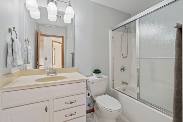 2997 3rd Street 200, Moline, IL 61265