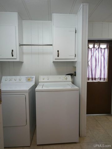 23578 Granite Avenue, Dollar Bay, MI 49922