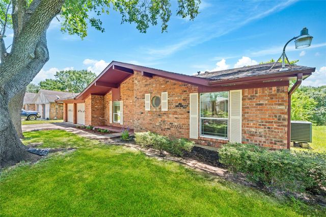 5123 Shady Oaks Lane, Friendswood, TX 77546