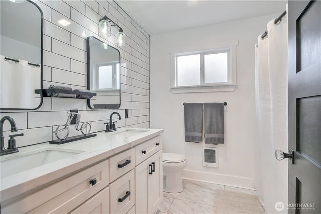 7040 S Montgomery Street, Tacoma, WA 98409