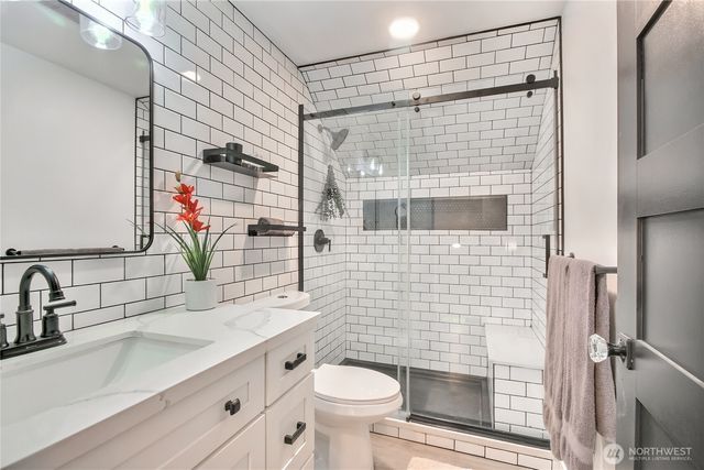 7040 S Montgomery Street, Tacoma, WA 98409