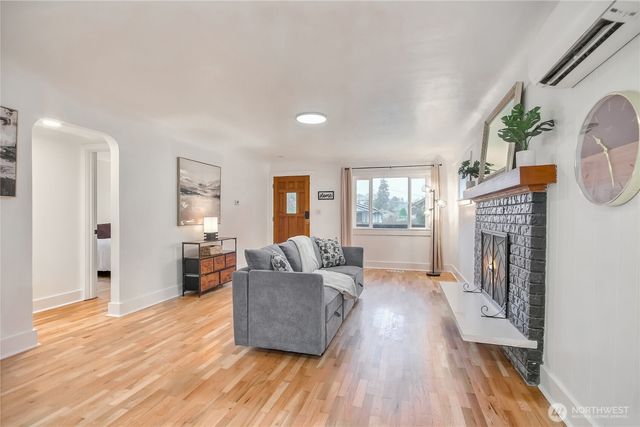 7040 S Montgomery Street, Tacoma, WA 98409