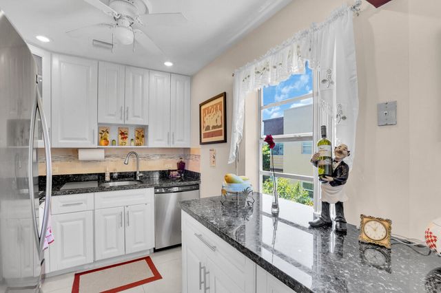 810 Burgundy Q, Delray Beach, FL 33484