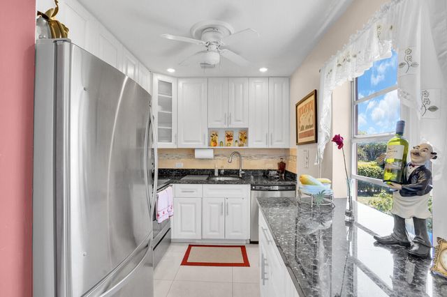810 Burgundy Q, Delray Beach, FL 33484