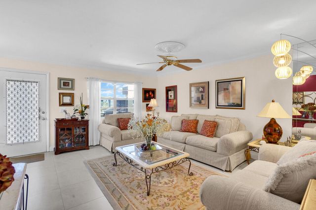 810 Burgundy Q, Delray Beach, FL 33484