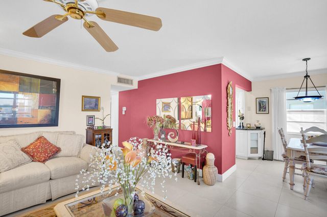 810 Burgundy Q, Delray Beach, FL 33484