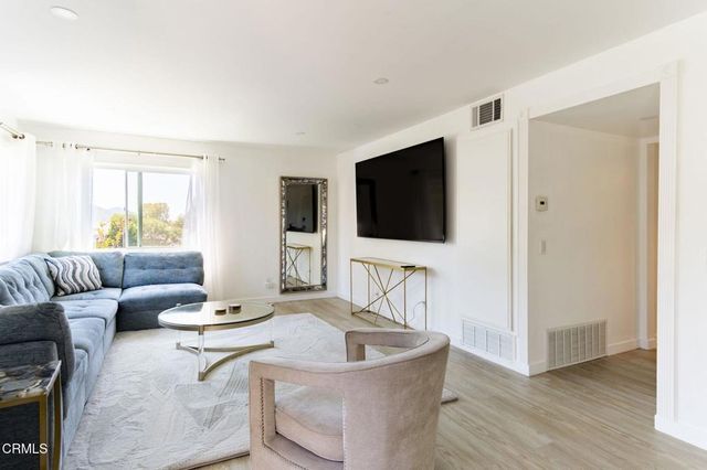 1340 E Hillcrest Drive 6, Thousand Oaks, CA 91362