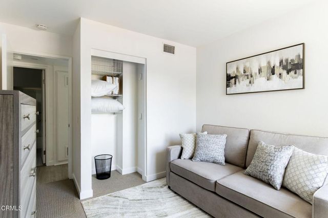 1340 E Hillcrest Drive 6, Thousand Oaks, CA 91362