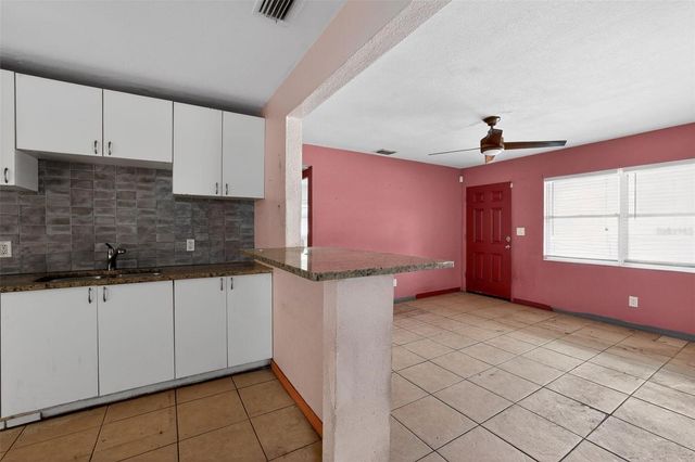 300 52ND STREET S, St Petersburg, FL 33707