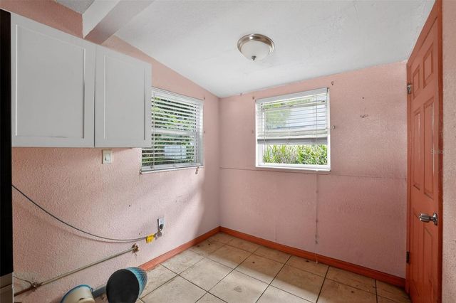 300 52ND STREET S, St Petersburg, FL 33707