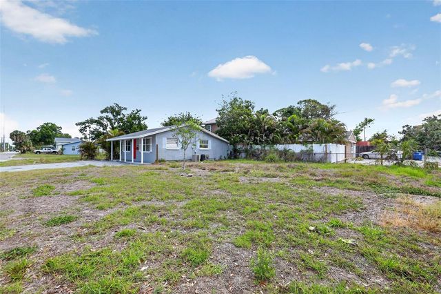 300 52ND STREET S, St Petersburg, FL 33707