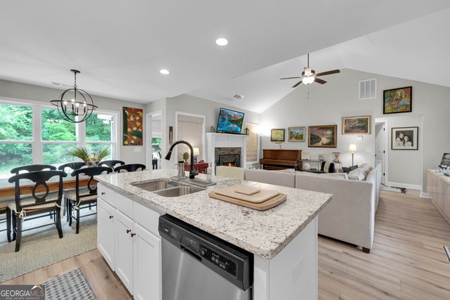 227 Topher Street, Hartwell, GA 30643