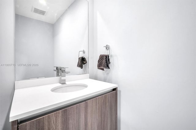 488 NE 18th St PH02, Miami, FL 33132