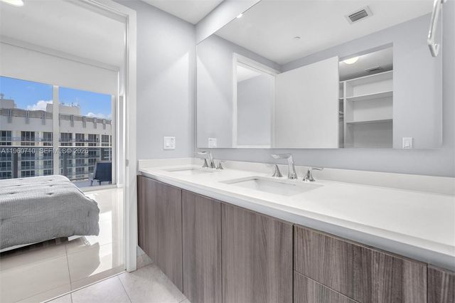 488 NE 18th St PH02, Miami, FL 33132