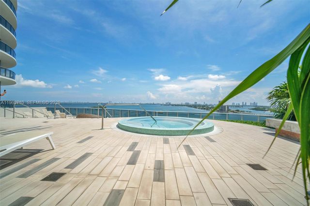 488 NE 18th St PH02, Miami, FL 33132