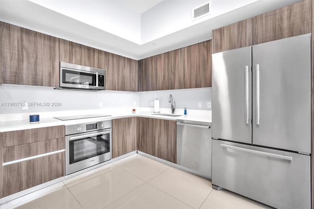 488 NE 18th St PH02, Miami, FL 33132