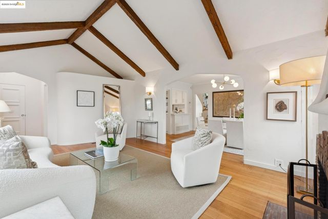 906 Glendome Cir, Oakland, CA 94602