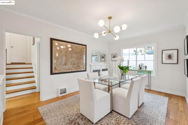 906 Glendome Cir, Oakland, CA 94602