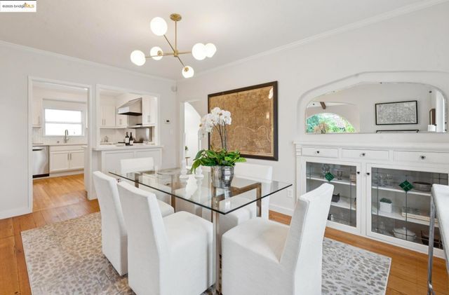 906 Glendome Cir, Oakland, CA 94602