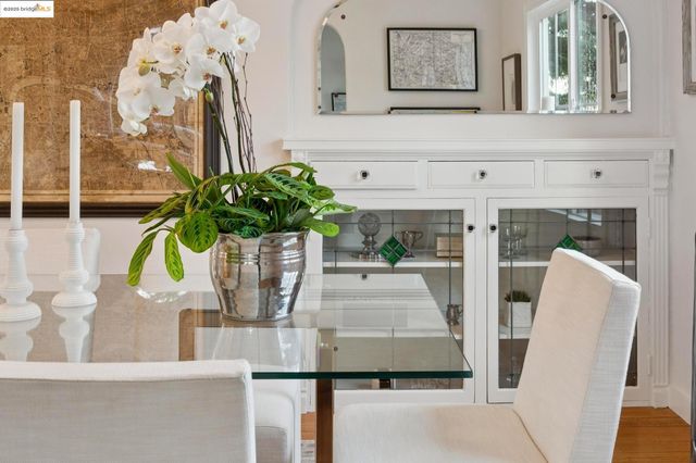 906 Glendome Cir, Oakland, CA 94602