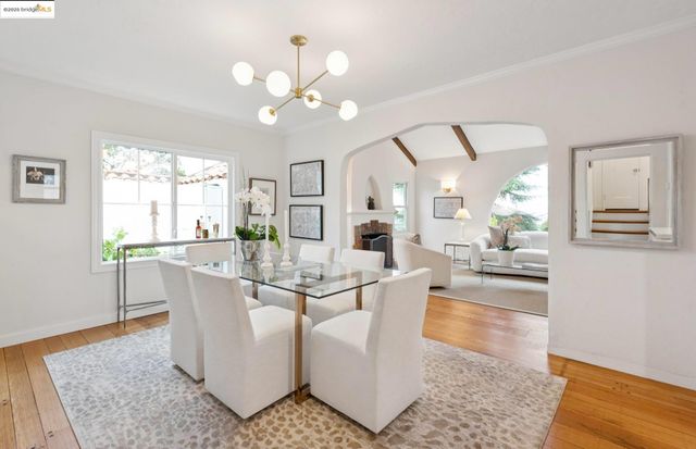 906 Glendome Cir, Oakland, CA 94602