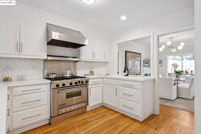 906 Glendome Cir, Oakland, CA 94602