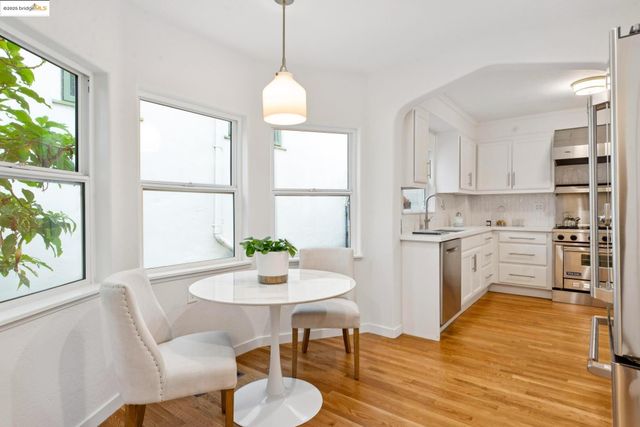 906 Glendome Cir, Oakland, CA 94602