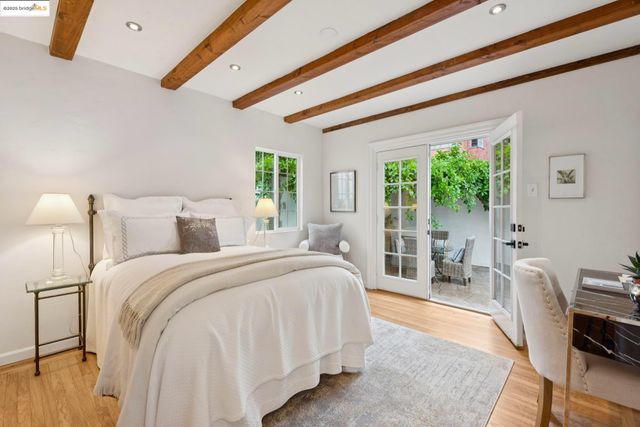 906 Glendome Cir, Oakland, CA 94602