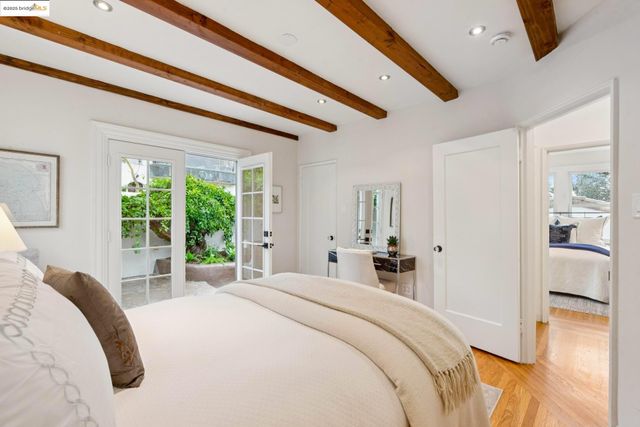 906 Glendome Cir, Oakland, CA 94602