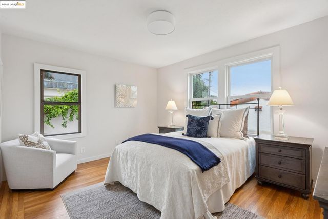 906 Glendome Cir, Oakland, CA 94602