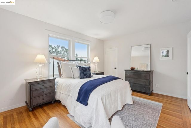 906 Glendome Cir, Oakland, CA 94602