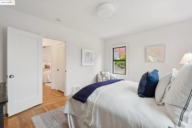 906 Glendome Cir, Oakland, CA 94602