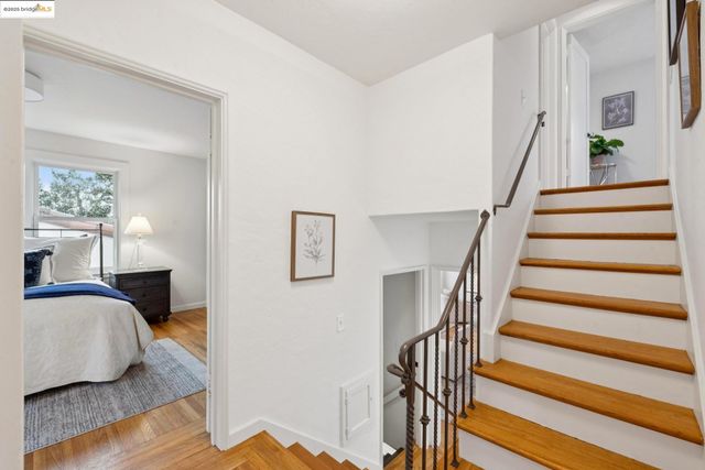 906 Glendome Cir, Oakland, CA 94602