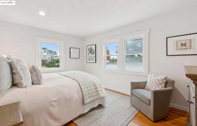 906 Glendome Cir, Oakland, CA 94602