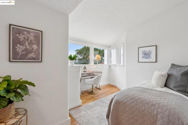 906 Glendome Cir, Oakland, CA 94602