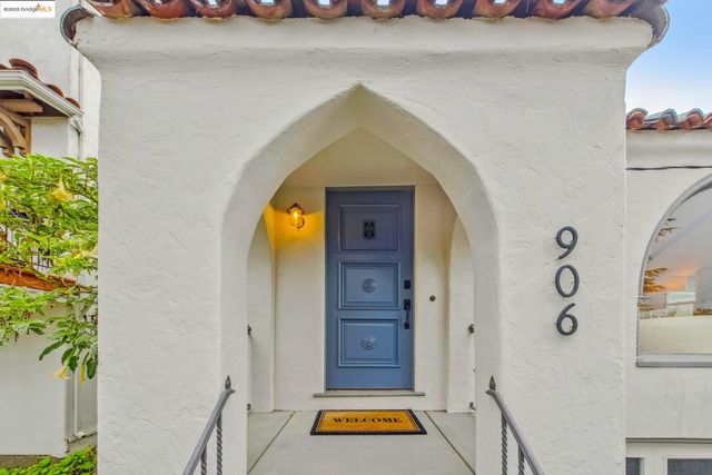 906 Glendome Cir, Oakland, CA 94602