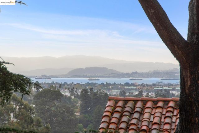 906 Glendome Cir, Oakland, CA 94602