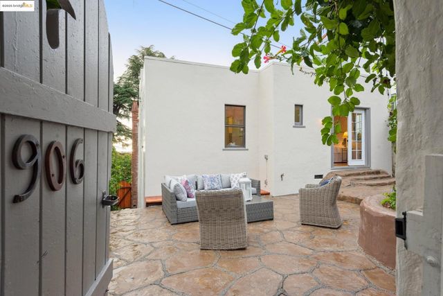 906 Glendome Cir, Oakland, CA 94602