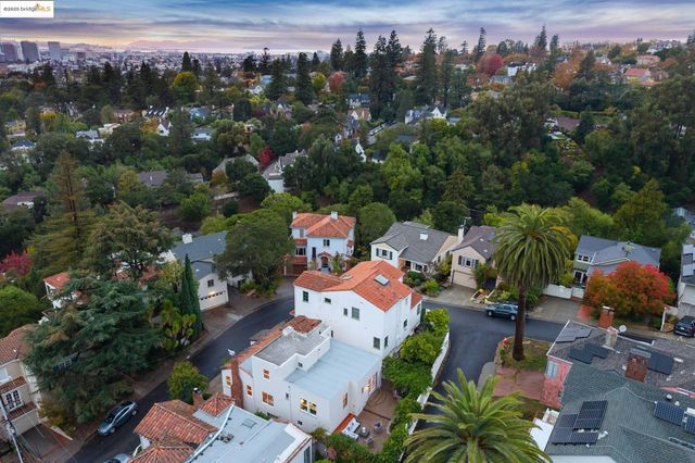 906 Glendome Cir, Oakland, CA 94602