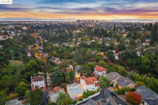 906 Glendome Cir, Oakland, CA 94602