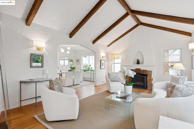 906 Glendome Cir, Oakland, CA 94602