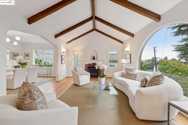 906 Glendome Cir, Oakland, CA 94602