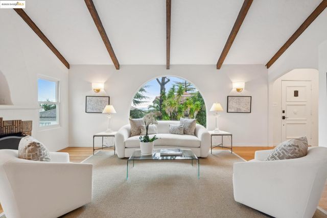 906 Glendome Cir, Oakland, CA 94602