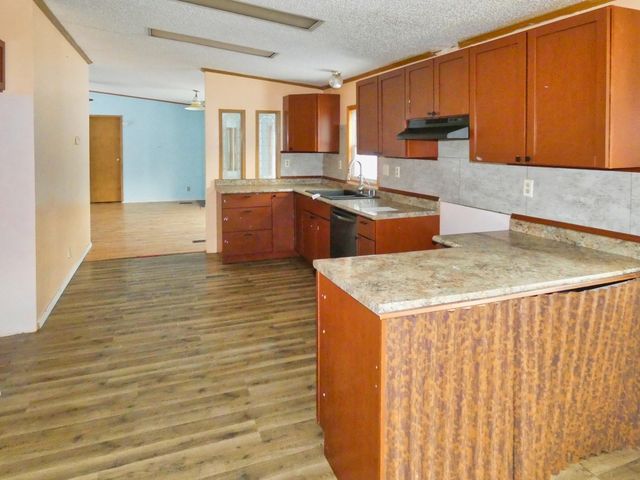 23316 N Shore Drive, Edwardsburg, MI 49112