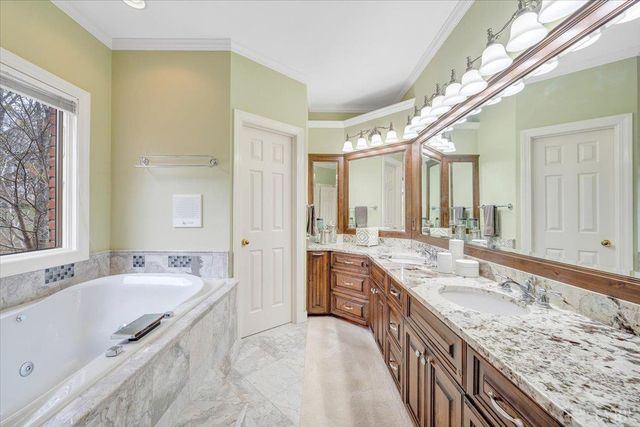 1300 Pats Drive, Moneta, VA 24121