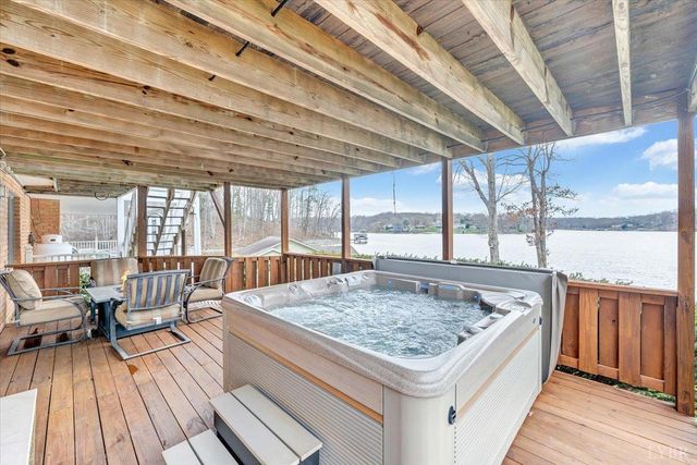 1300 Pats Drive, Moneta, VA 24121