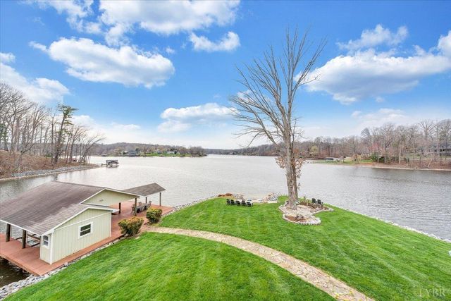 1300 Pats Drive, Moneta, VA 24121