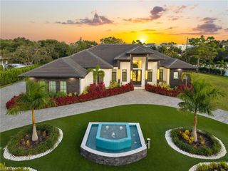 10 Caribbean RD, Naples, FL 34108