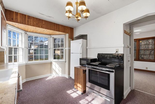 1461 S 91st STREET, West Allis, WI 53214